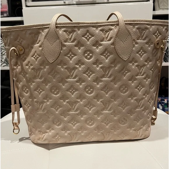 Louis Vuitton Neverfull Summer Stardust collection in beige clair - Picture 2 of 16